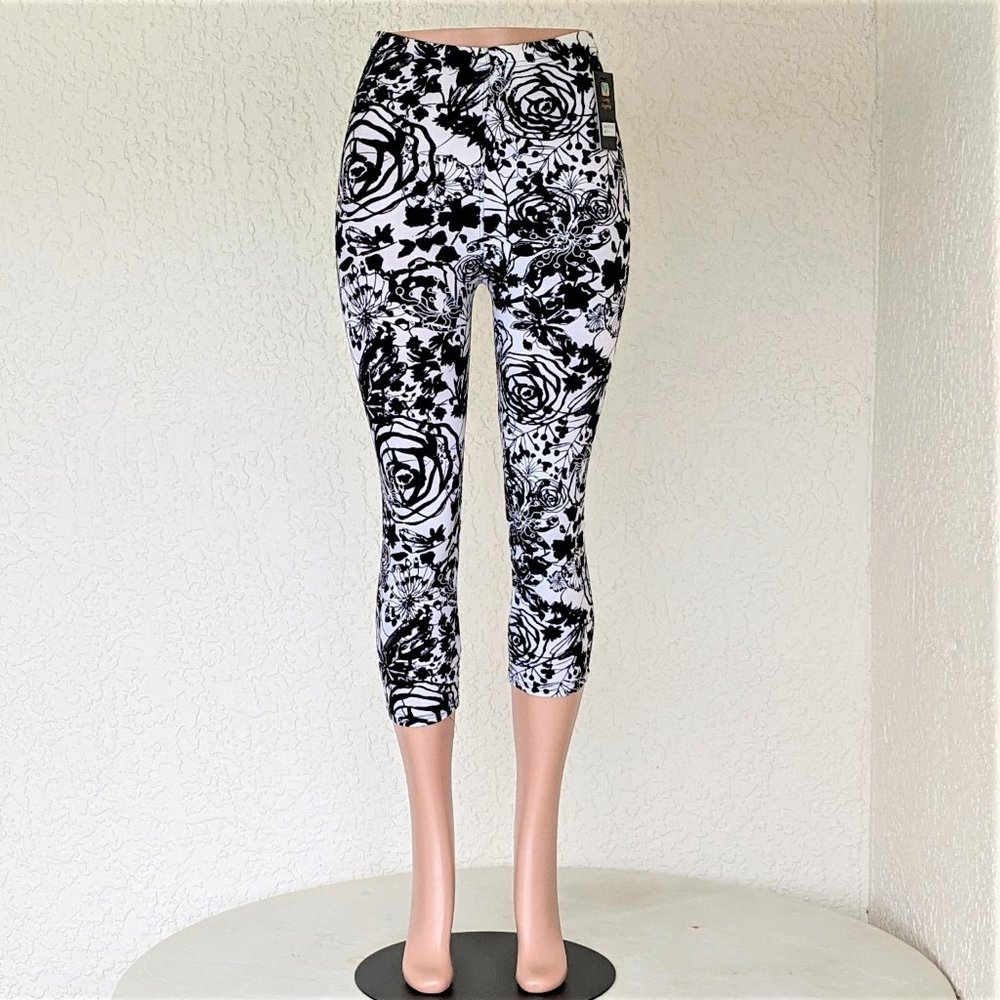 Ultra Soft Capri Length Black Rose Leggings (NWT)